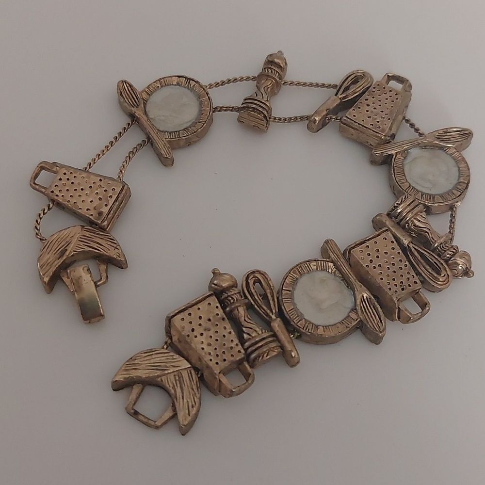 Vtg Cooking Theme Gold Tone Slider Charm Bracelet Cheese Shredder Egg Beater